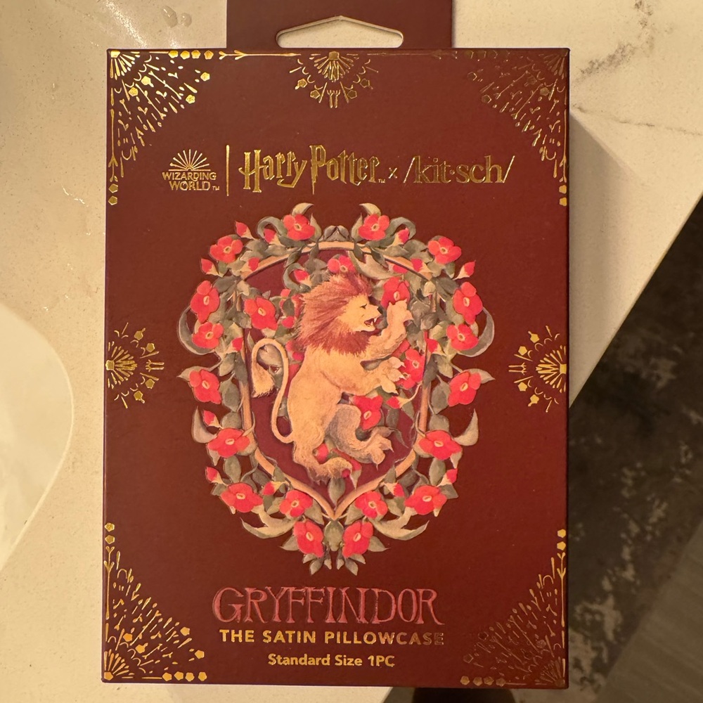 Kitsch Gryffindor Satin Pillowcase - Red and Gold